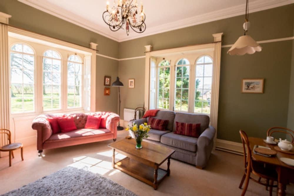 Charming 2-bed House Near Westlinton, Carlisle - Featured Image
