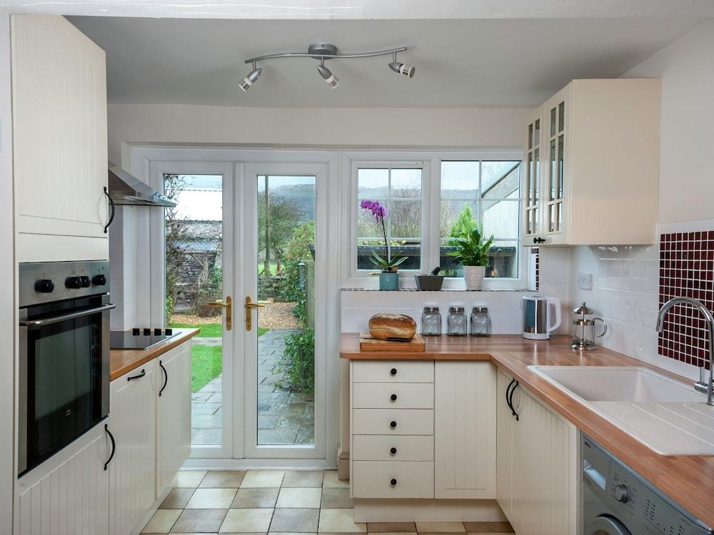 Pretty Cottage in the Heart of Talybont Village - Private kitchen