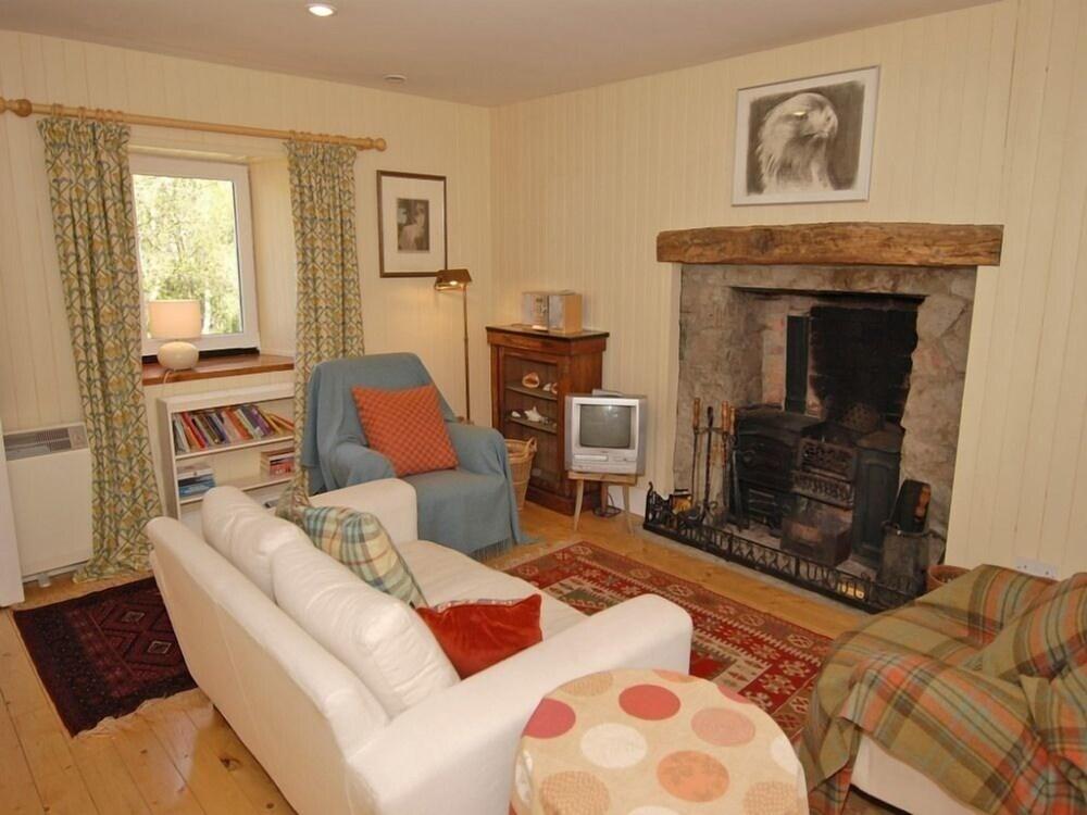 Lilybank Cottage - Living Room
