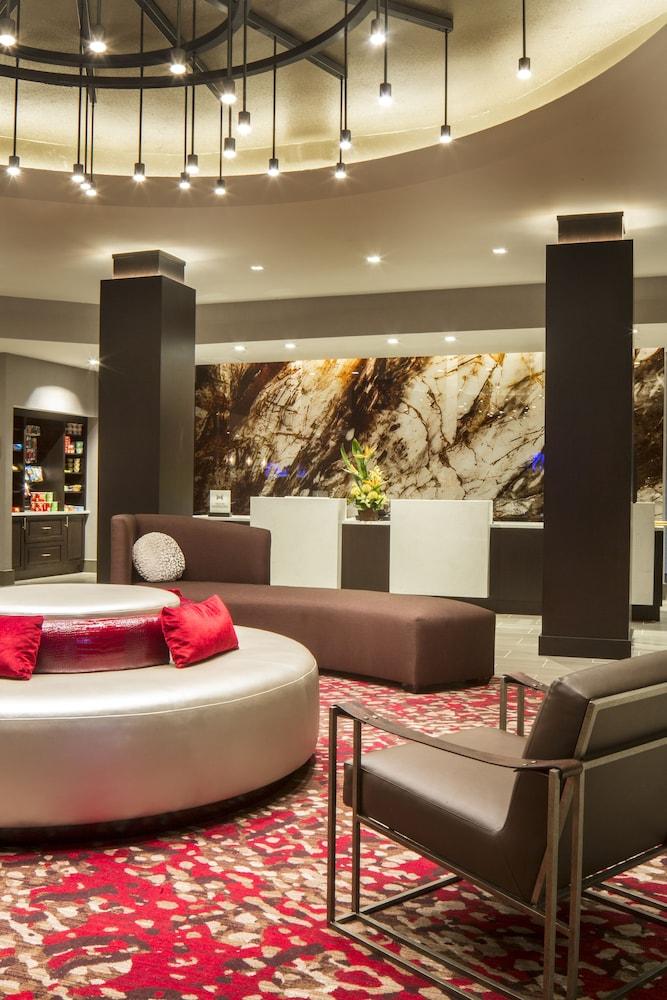 DoubleTree by Hilton Hotel Largo/Washington DC - Lobby Sitting Area