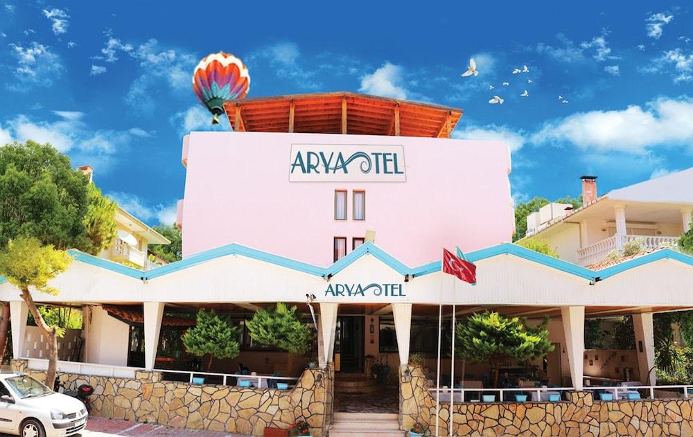 Arya Hotel - Featured Image