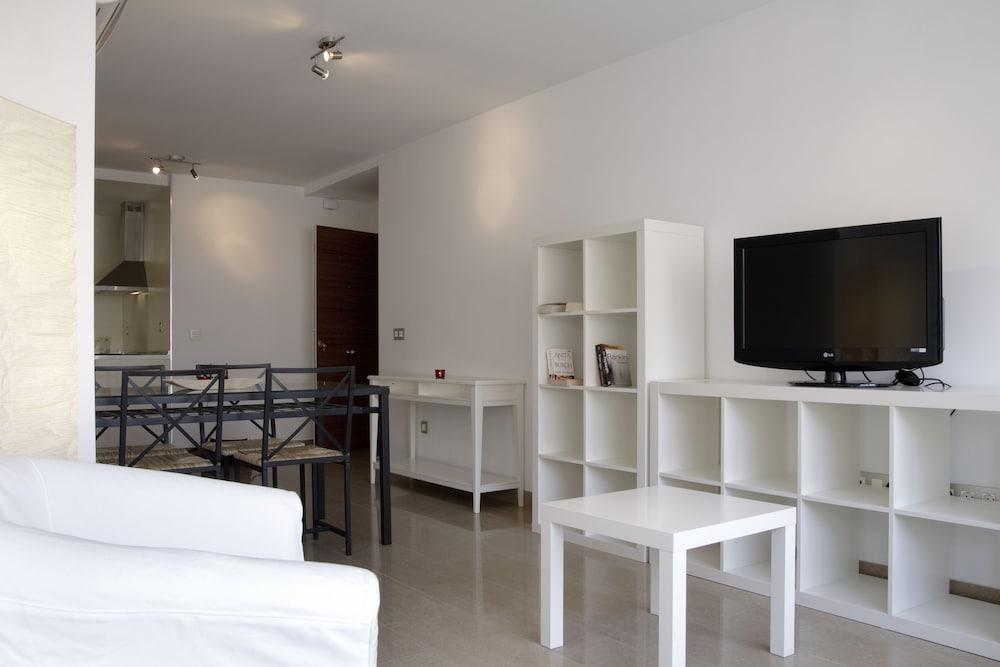 Alicante CS Apartments - Living Room