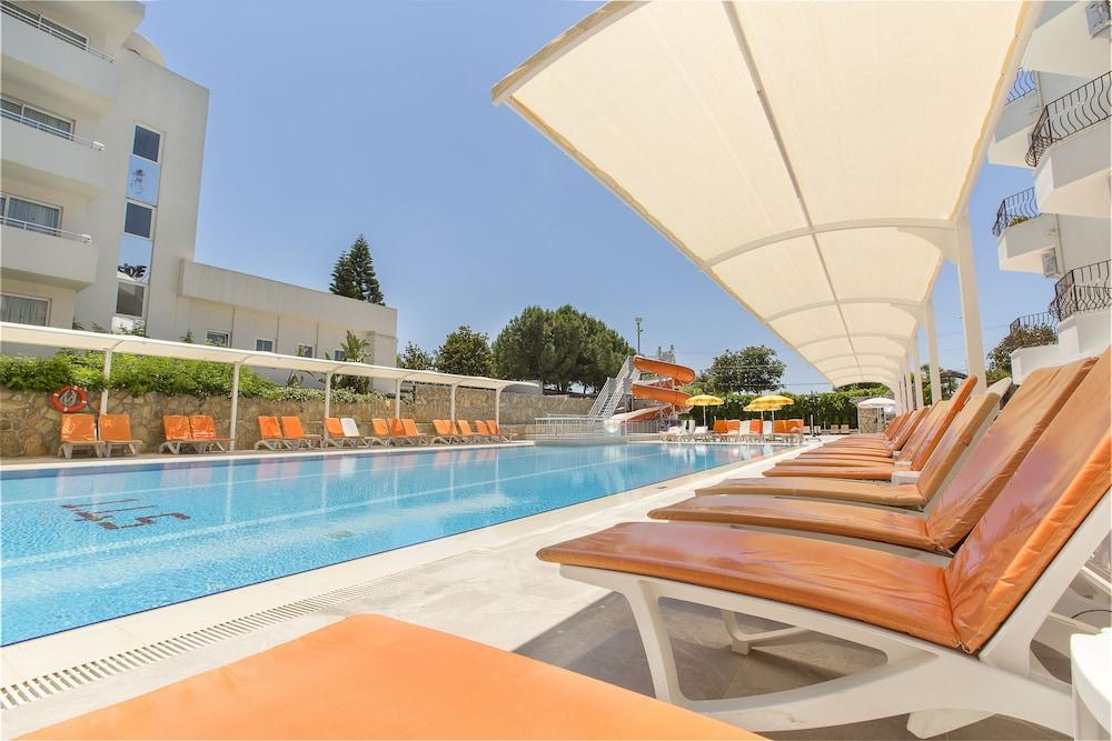 Side Resort Annex - Pool