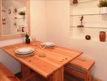 Railwayman's Cottage - In-Room Dining