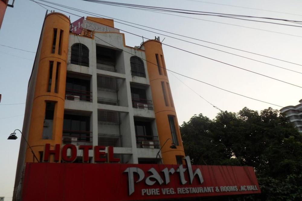 Hotel Parth - Featured Image