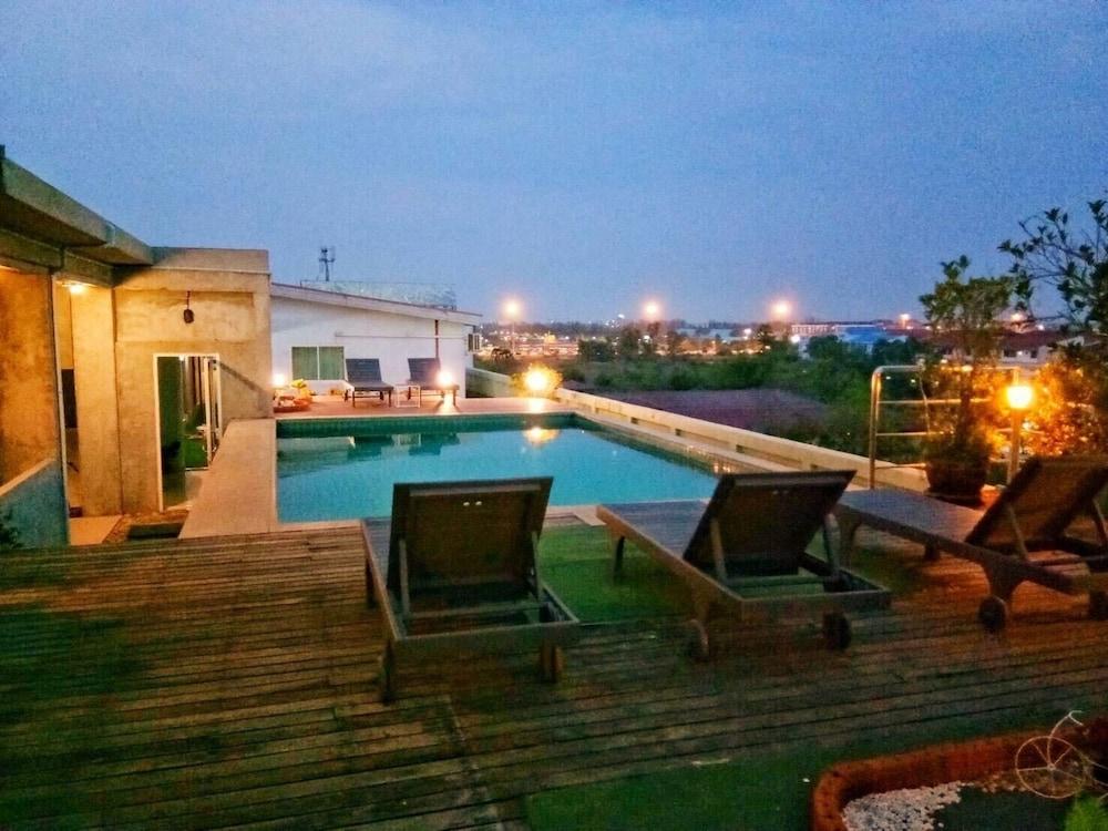 Ananya Residence Service Apartment - Rooftop Pool