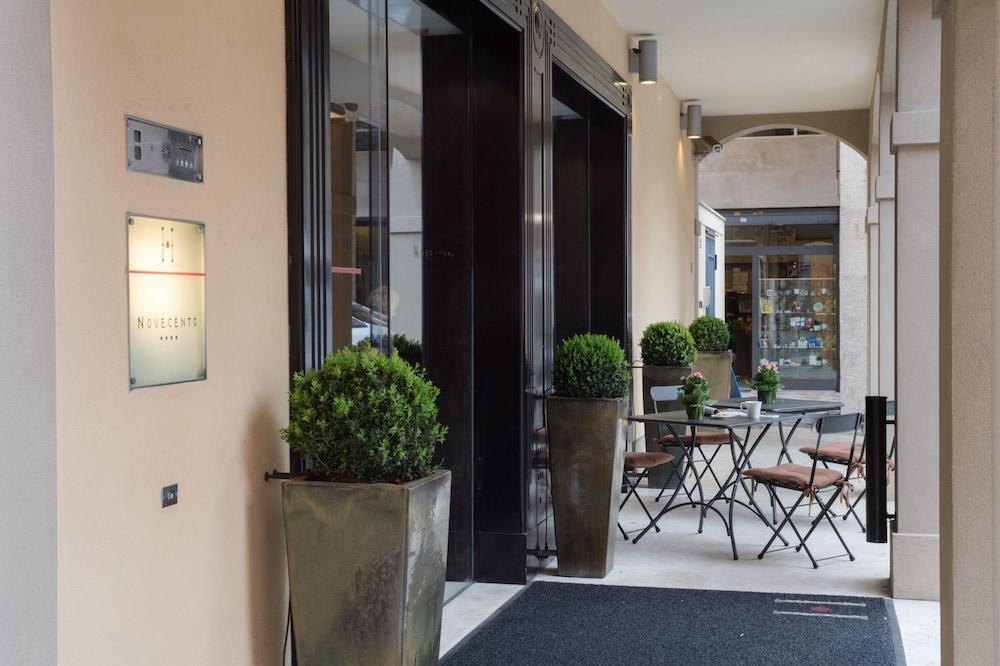 Art Hotel Novecento - Hotel Entrance