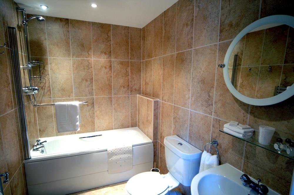 New Overlander Inn - Bathroom