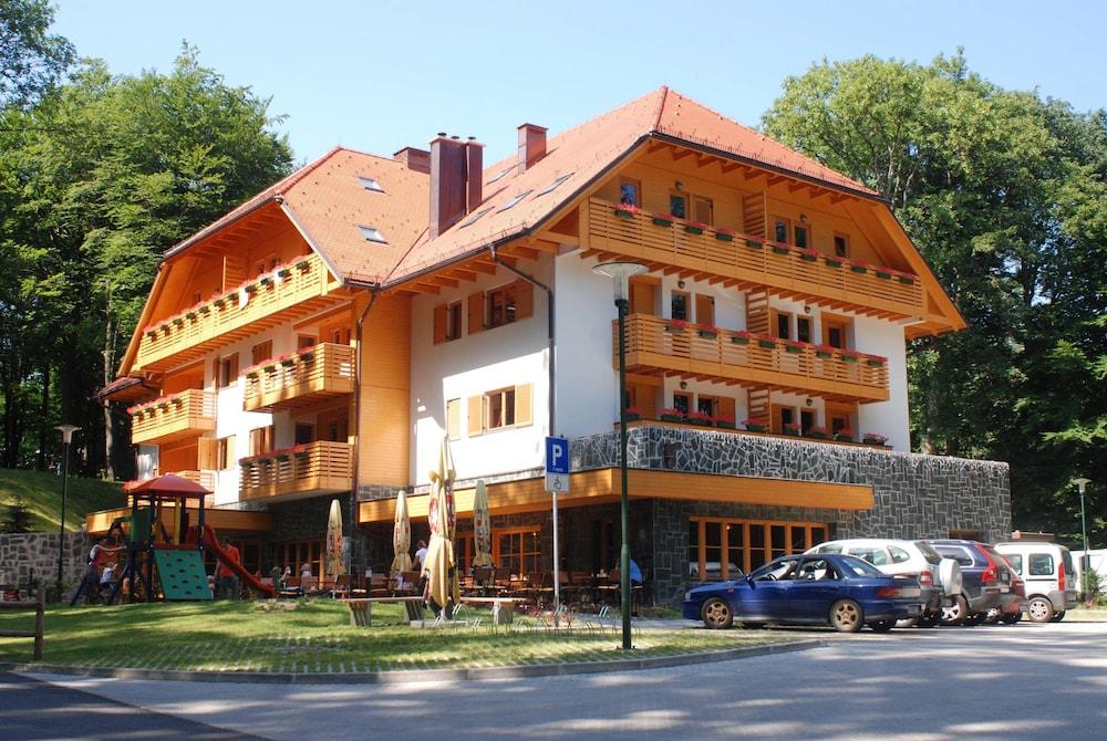 Aparthotel Snjezna Kraljica - Featured Image