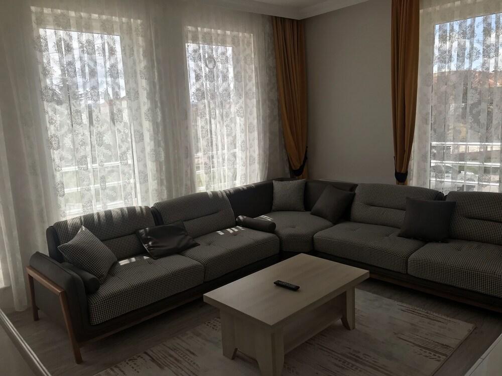 Gurbuz Suite - Living Area