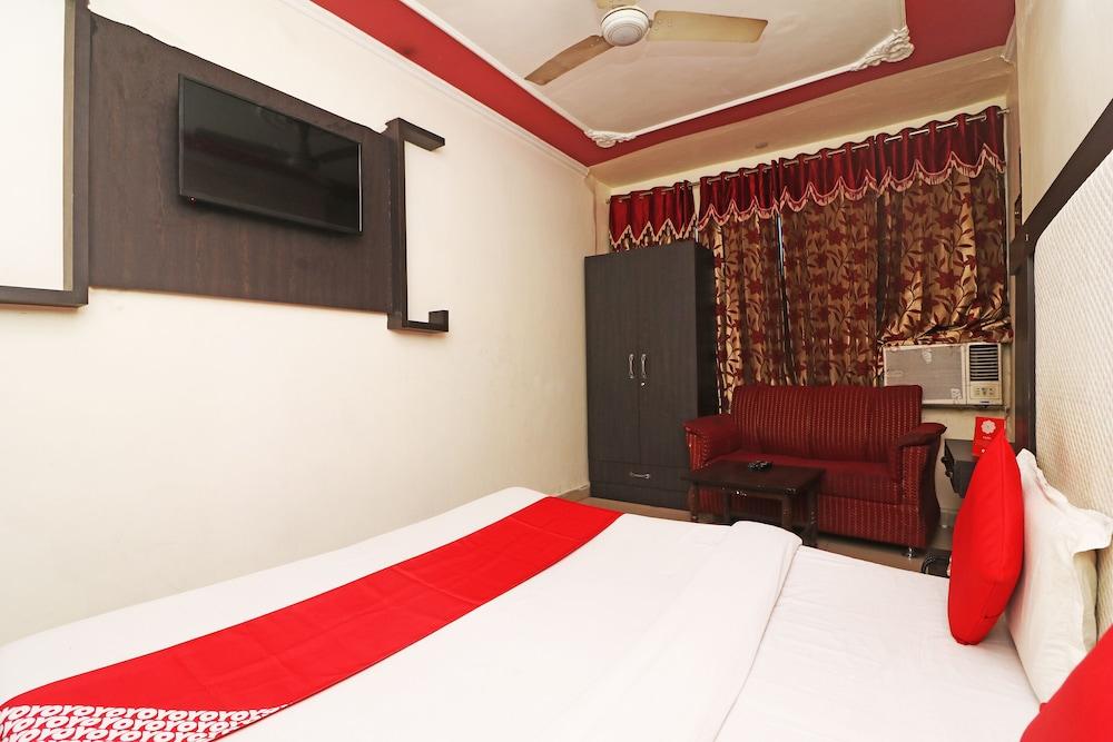 OYO 35806 Hotel Himgiri - Room