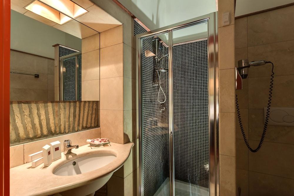 Tolentino Suites - Bathroom