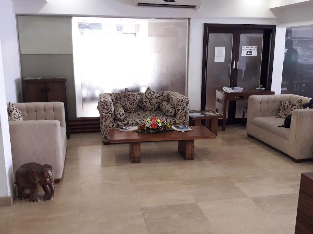 Hotel Janaki - Lobby Sitting Area