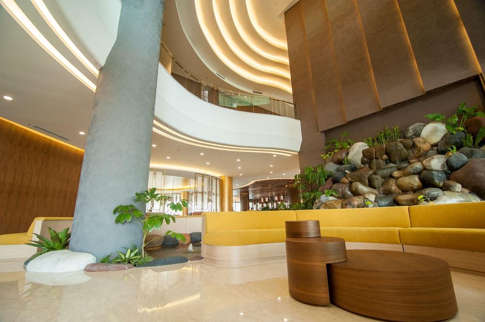 Grand Soll Marina Hotel - Lobby Sitting Area
