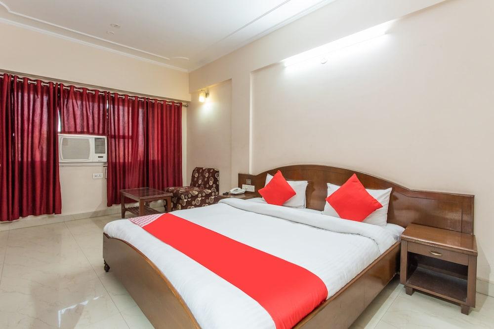 OYO 25042 Vikramaditya Hotel - Room