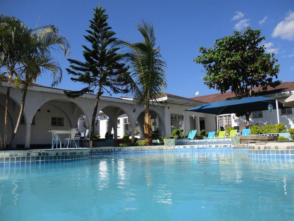 Blue Lagoon Lodge Blantyre - Featured Image