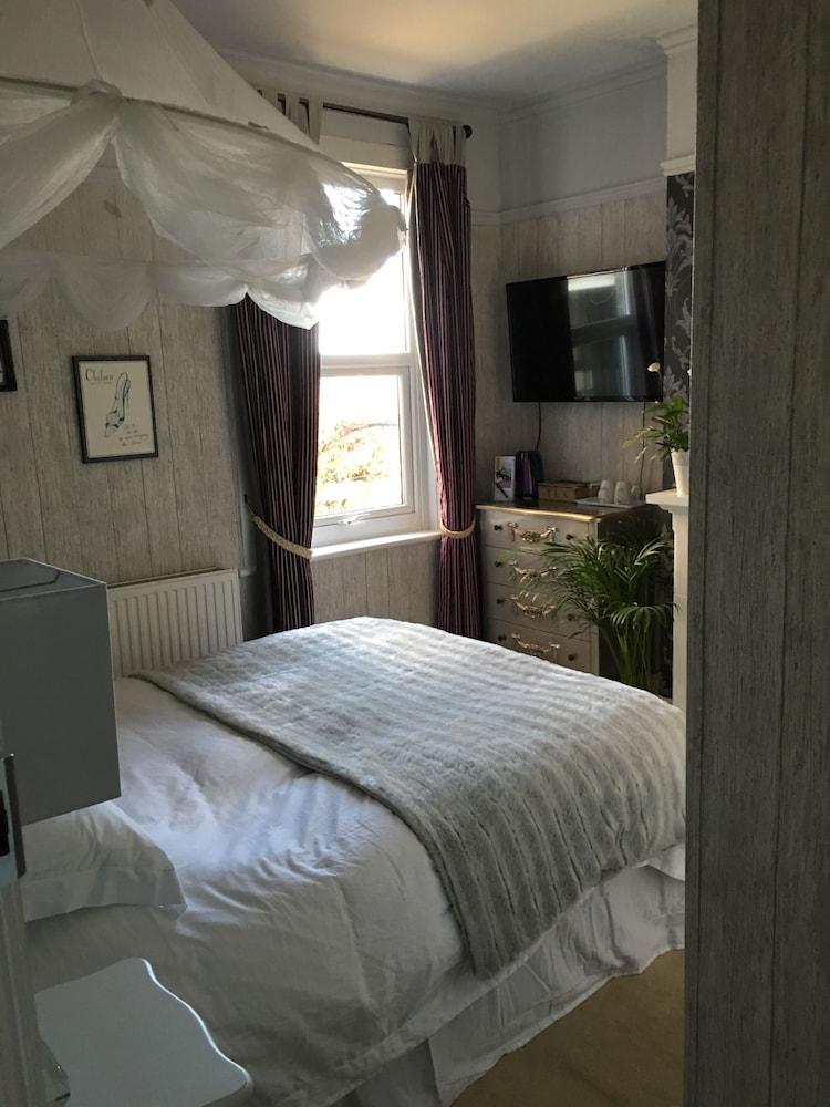 Sunny Mount Bed & Breakfast - Room