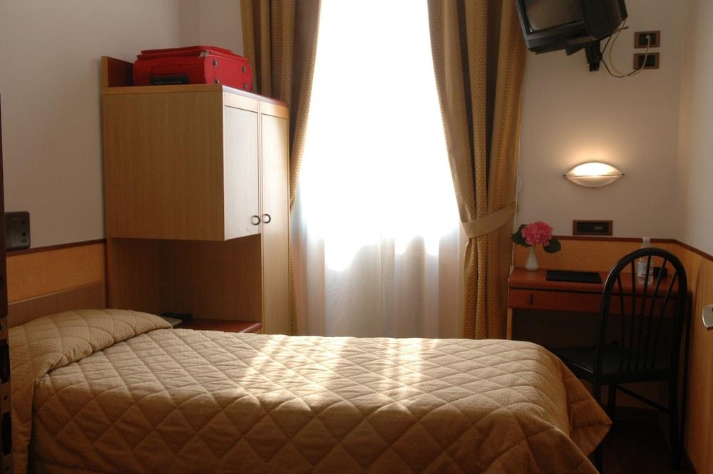 Hotel Aspromonte - Room