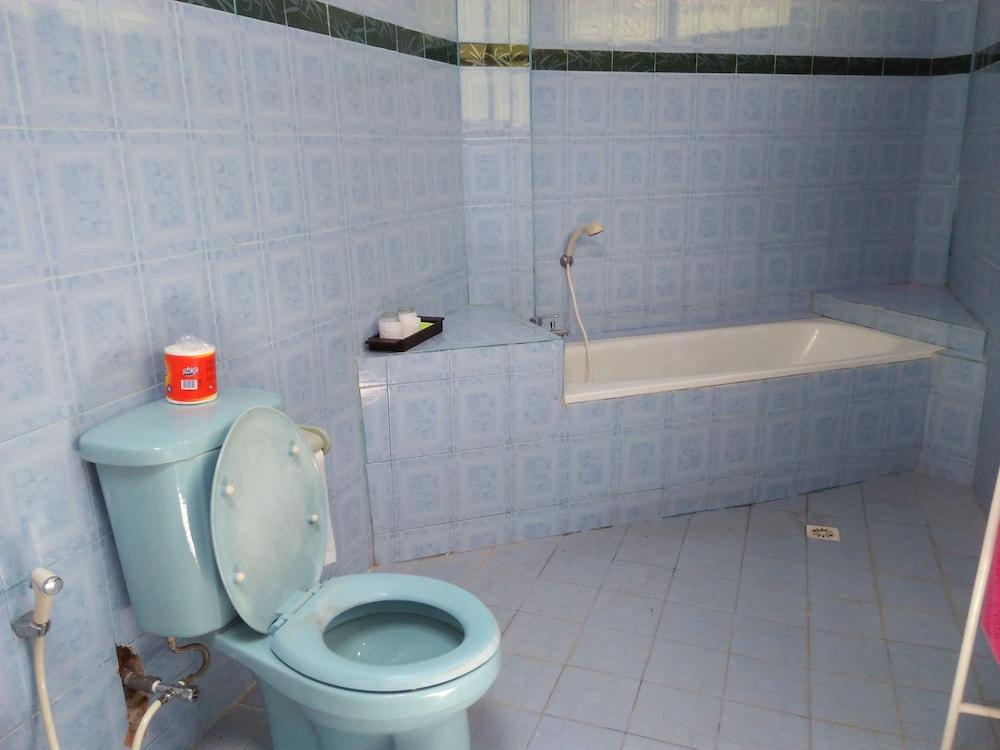 Puri Eling Blimbingsari - Bathroom