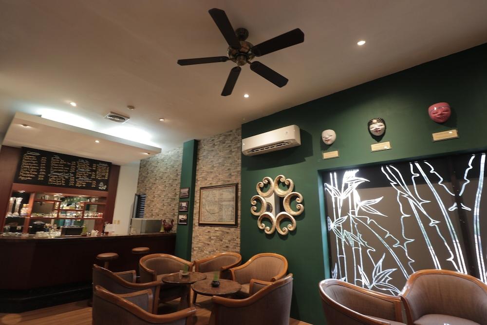 Hotel Santika Cirebon - Lobby Lounge