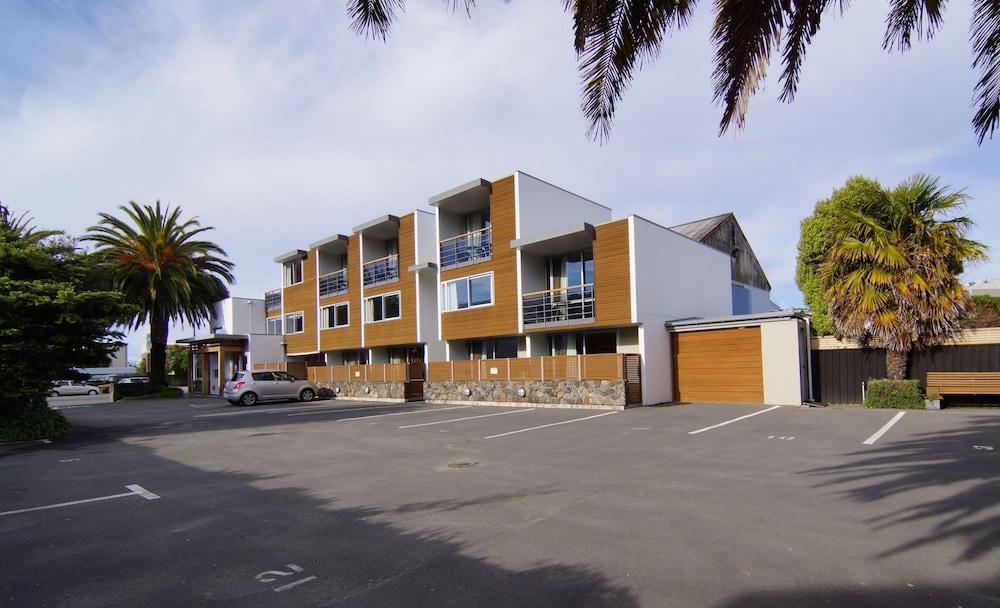 Sumner Bay Motel & Apartments - Featured Image