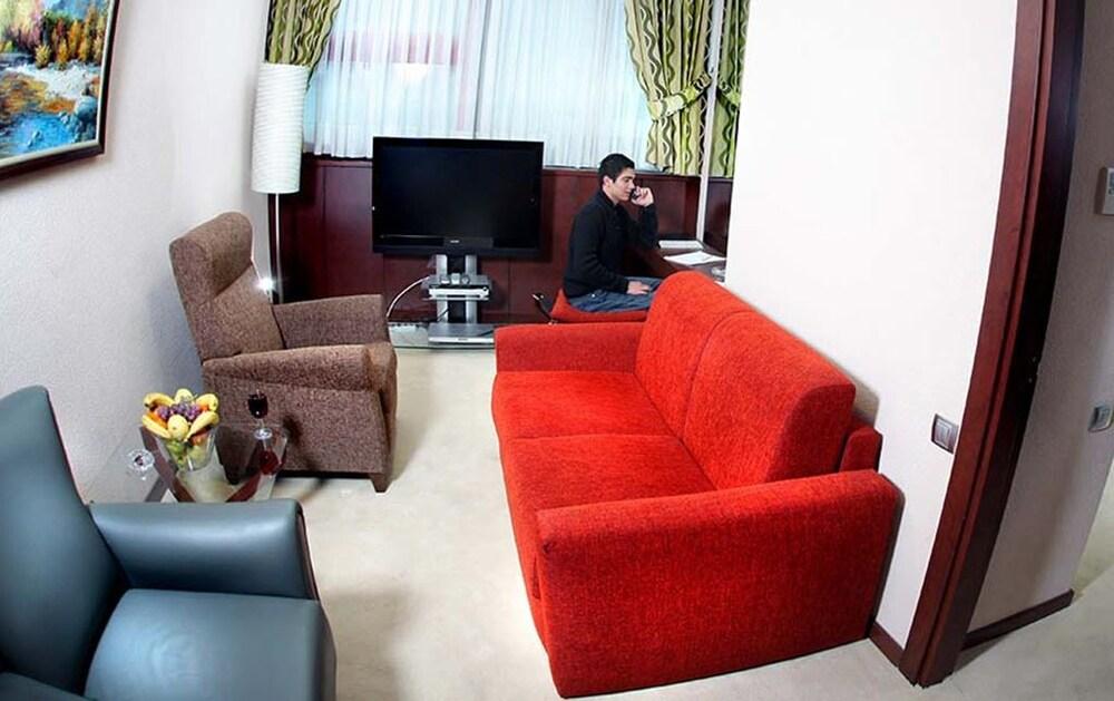 Ontur Otel Iskenderun - Living Area