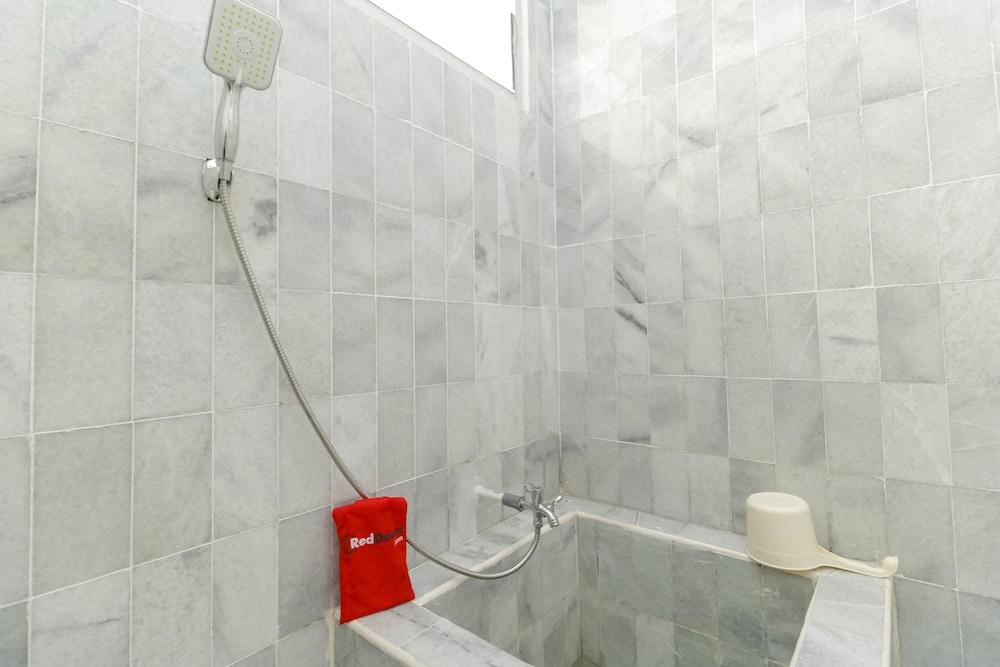 ريد دورز آت ليمابانغ - Bathroom