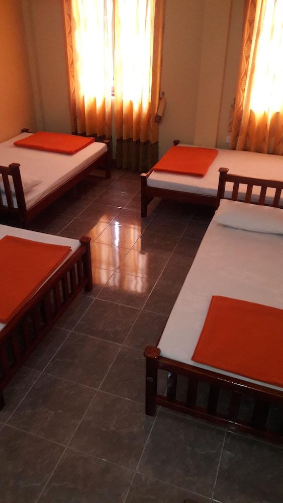 Anura Guest Inn - Interior