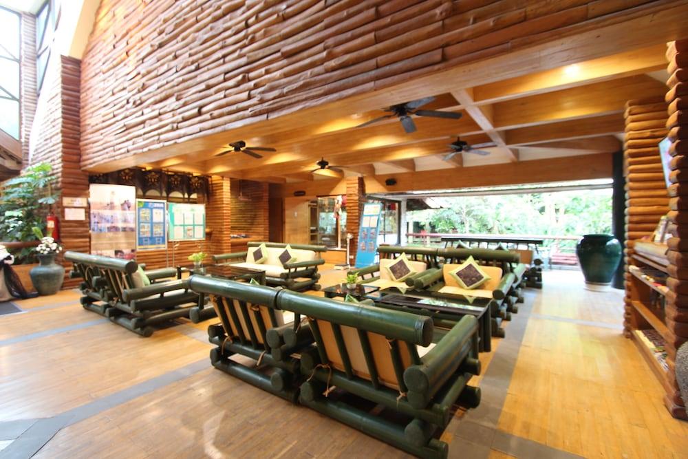 Sunset Park Resort and Spa - Lobby Sitting Area