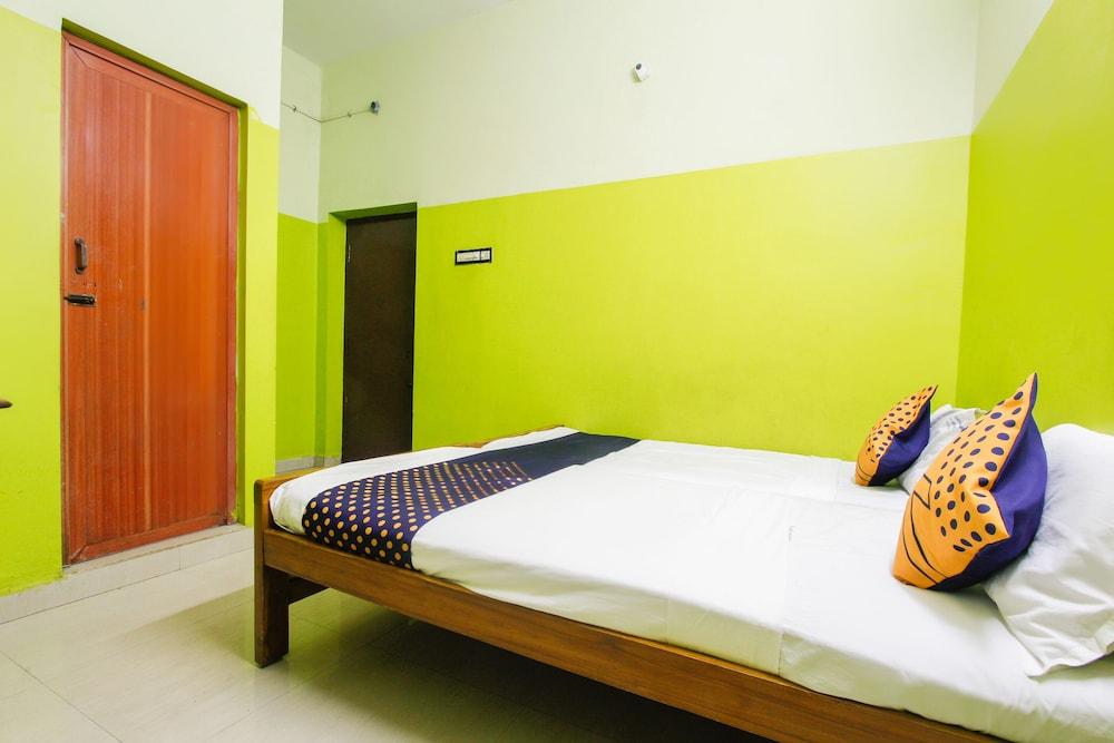 SPOT ON 60738 Senaithalaivar Residency - Room