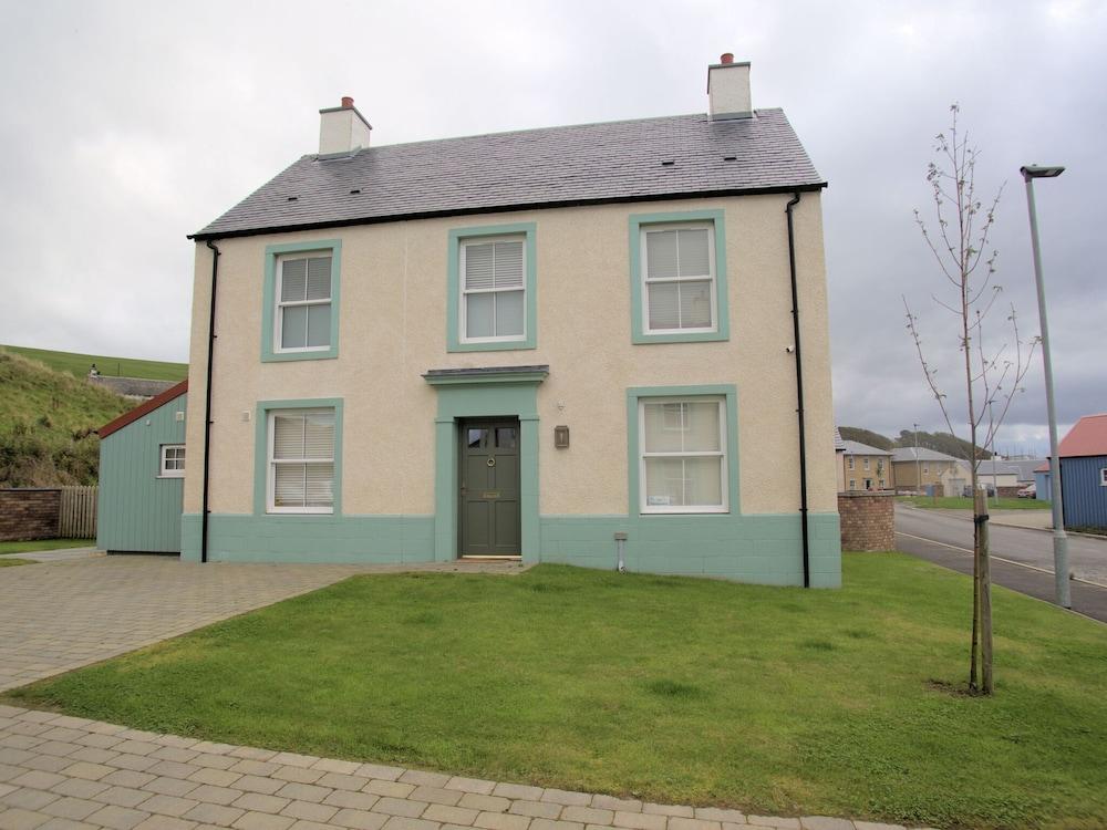 Splendid Holiday Home in West Kilbride near City Center - Featured Image