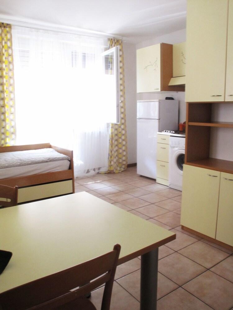 Lovely Studio Apartment - In-Room Dining