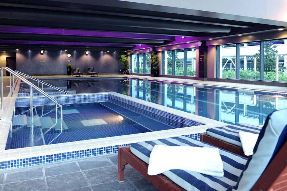 Village Hotel London Watford - Indoor Pool