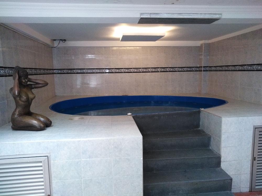 هوتل كافيه ريل - Indoor Spa Tub