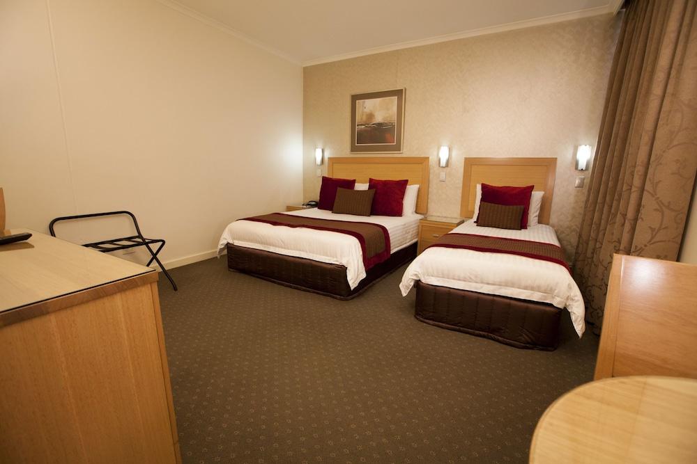 Best Western Plus Travel Inn Hotel - Room