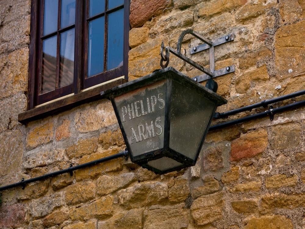 The Phelips Arms - Exterior