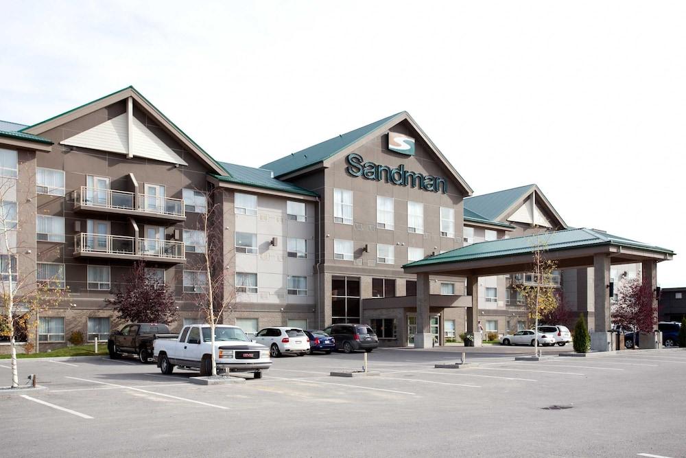 Sandman Hotels & Suites Calgary West - Exterior