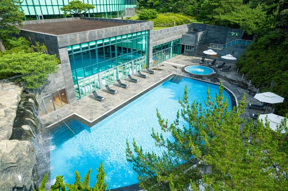 WE Hotel Jeju - Exterior
