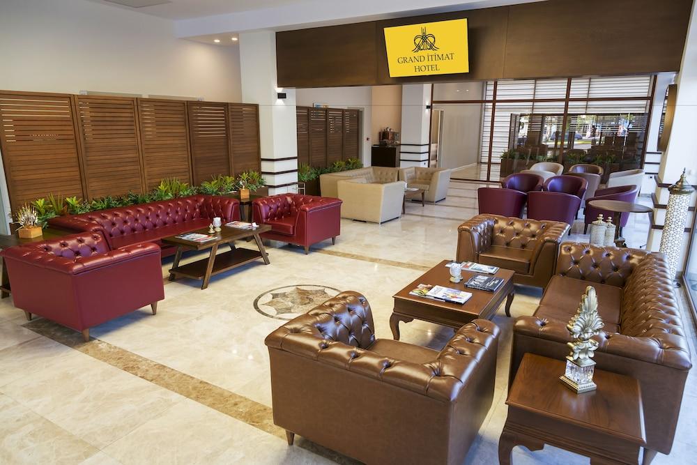 Grand Itimat Hotel - Lobby Sitting Area