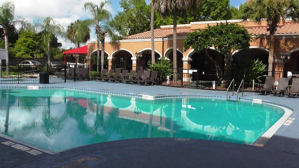 Ramada by Wyndham Kissimmee Downtown Hotel - Outdoor Pool