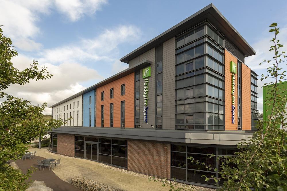 Holiday Inn Express Dunstable, an IHG Hotel - Featured Image