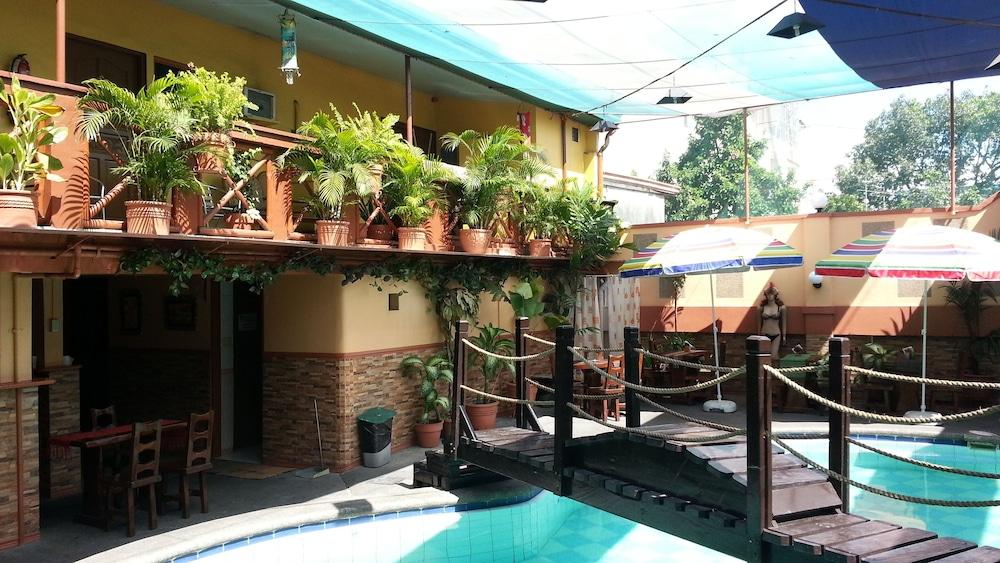 Kokomos Hotel & Restaurant - Outdoor Pool