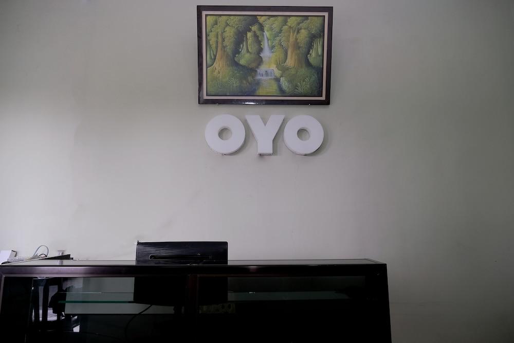 OYO 752 Abz Guest House Syariah - Reception