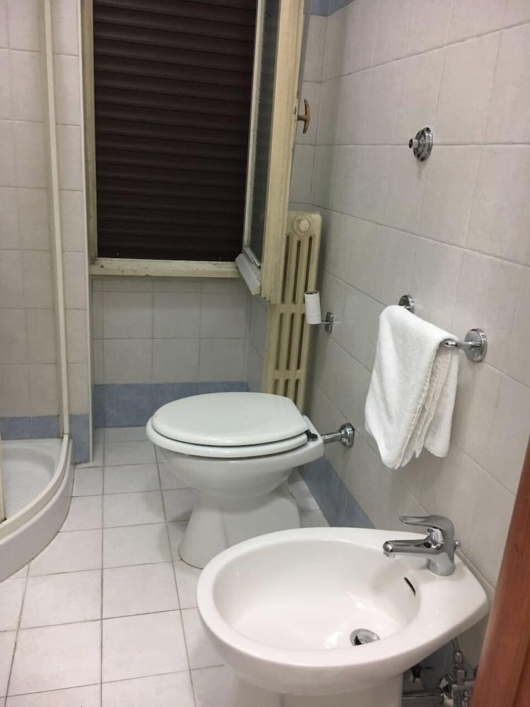 Sofia Holiday Home - Bathroom