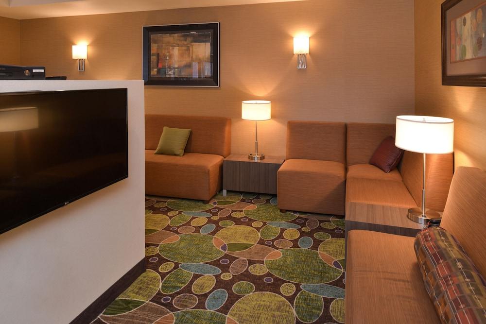 Holiday Inn Express & Suites Pocatello, an IHG Hotel - Lobby Lounge
