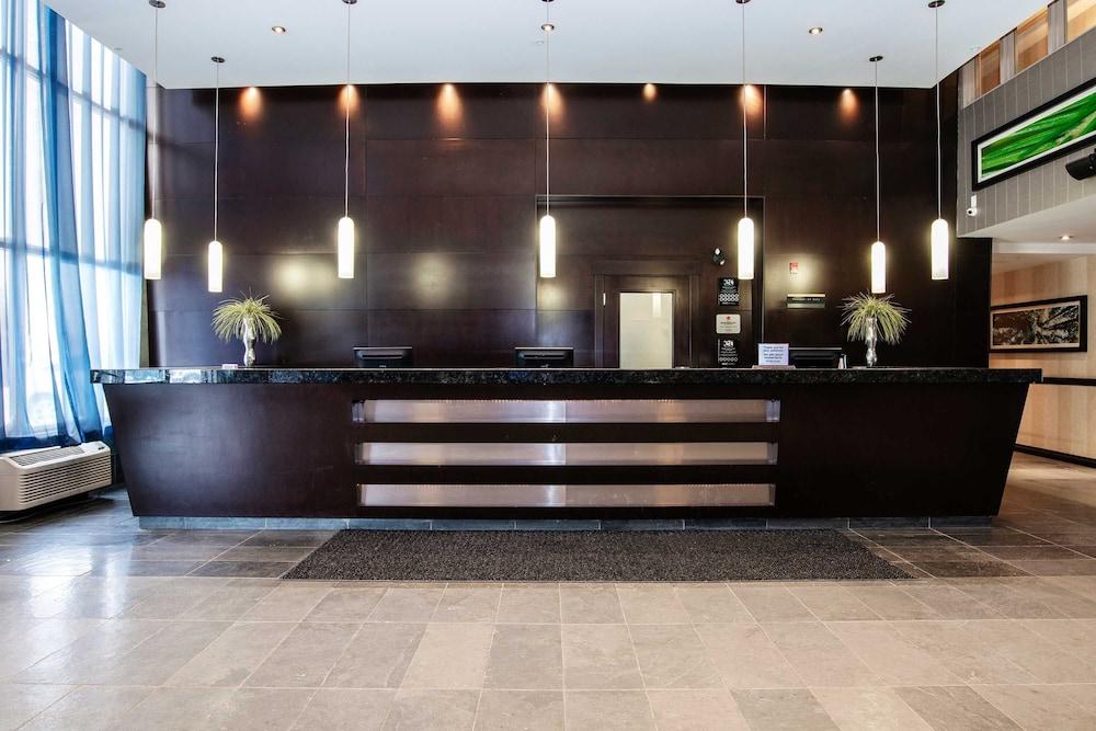 Sandman Hotels & Suites Calgary West - Reception