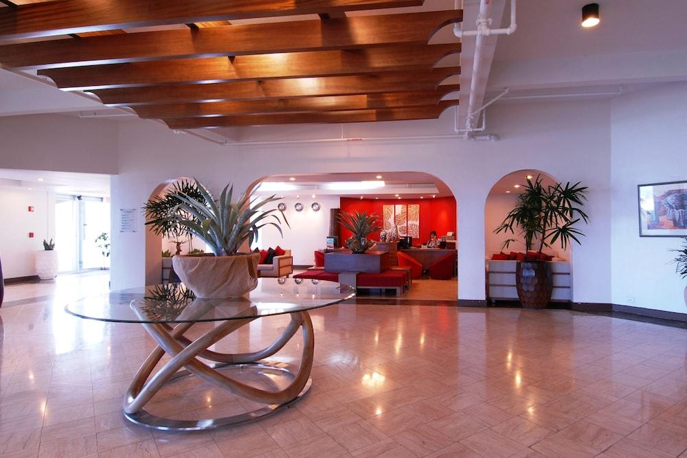 Oceanview Hotel & Residences - Lobby