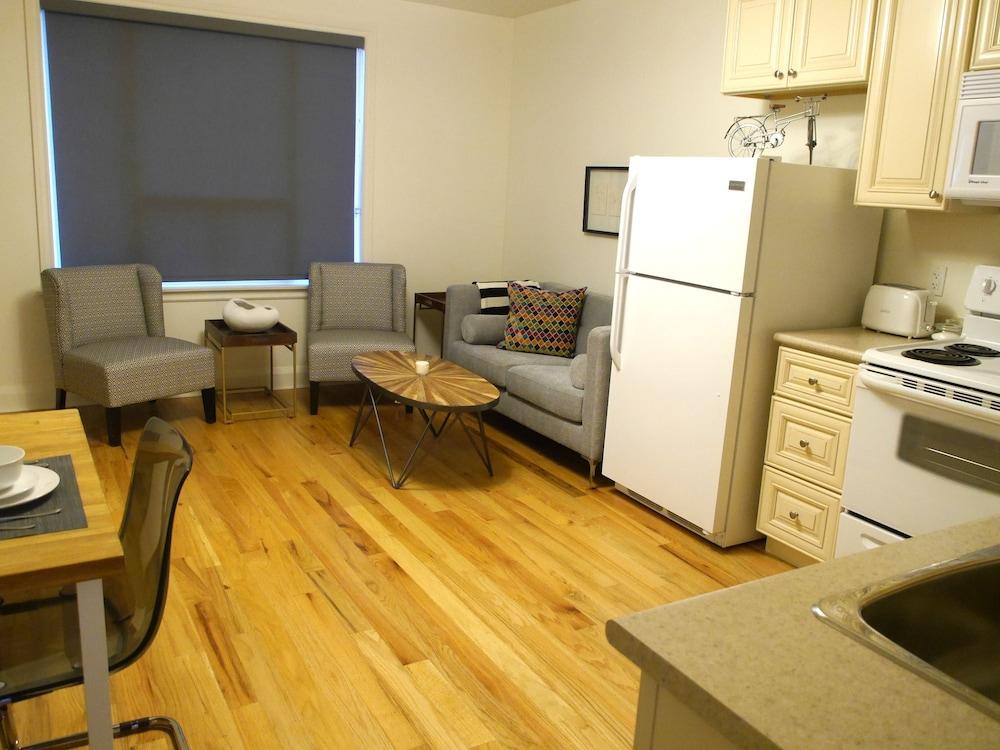 Amazing 1 Bedroom Apartment near Mall - Featured Image