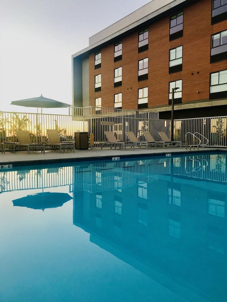 Ayres Hotel San Diego South - Chula Vista - Outdoor Pool