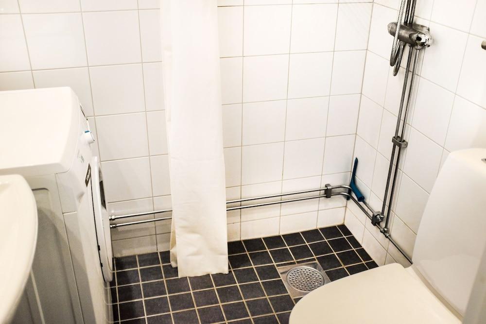 Comfortable Studio Apartment - Midsommarkransen - Bathroom